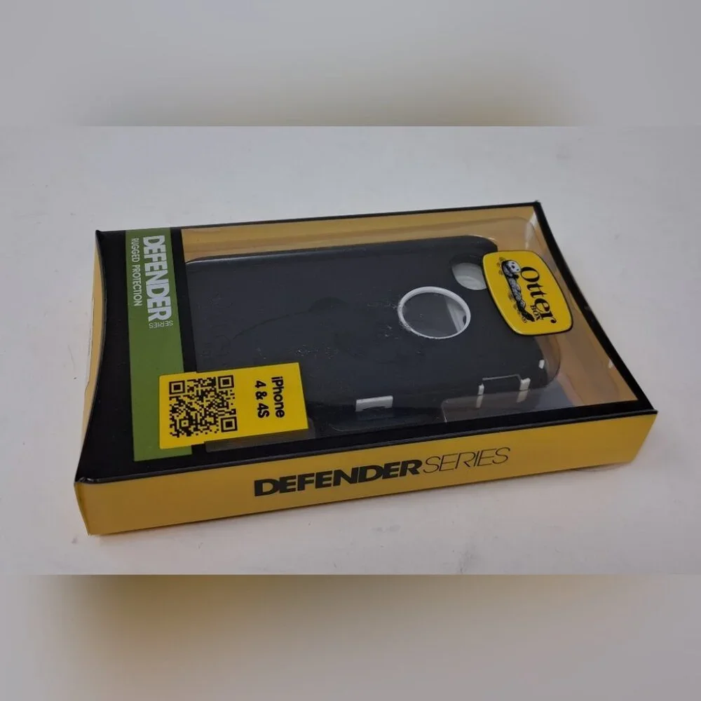NIB Otter Box Defender Rugged Protection iPhone 4/4S Case Black Belt Clip